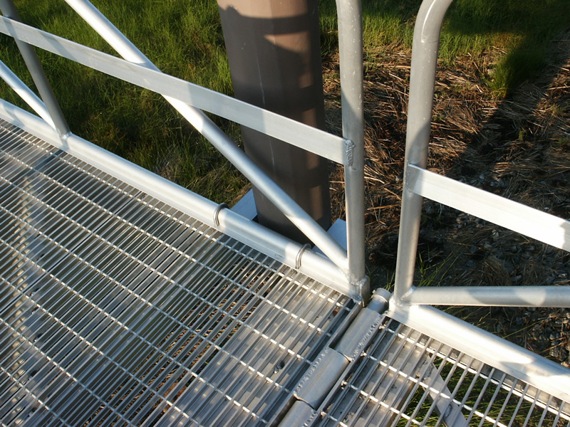 Aluminum Pier detail showing hinge