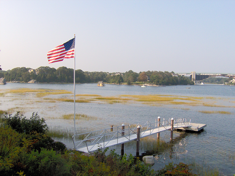 Aluminum pier and gangway