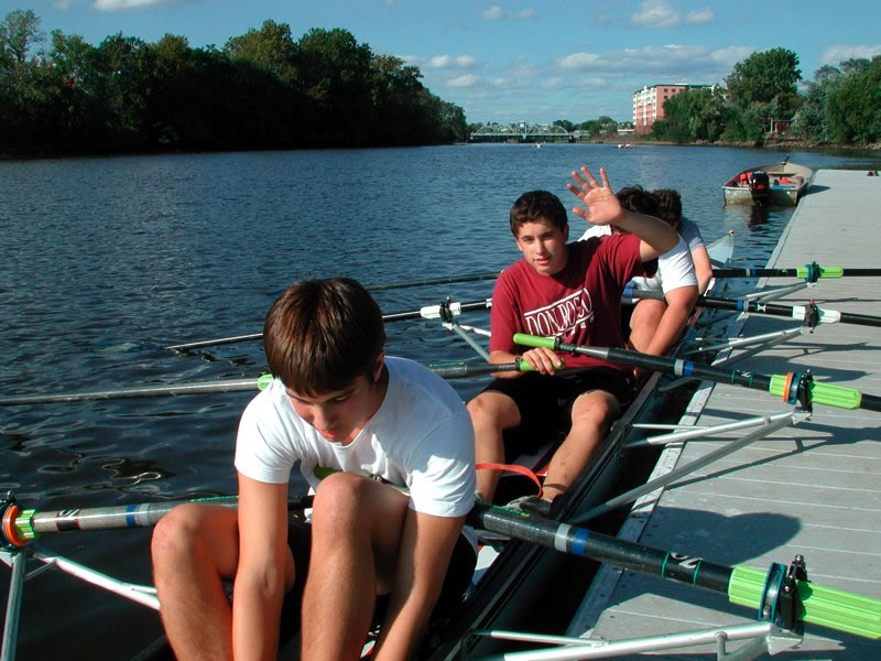 Rowing skull at float, showing easy entry and exit from skull